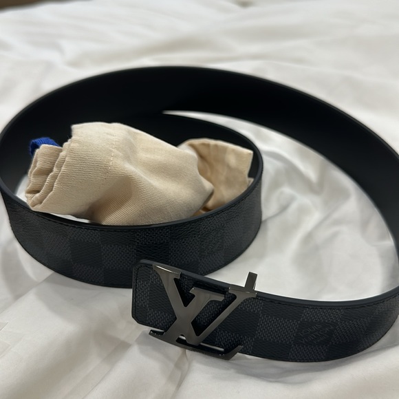 Louis Vuitton LV initials belt 40MM - Picture 3 of 3
